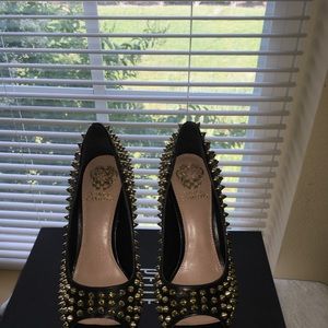 Vince Camuto open toes pumps